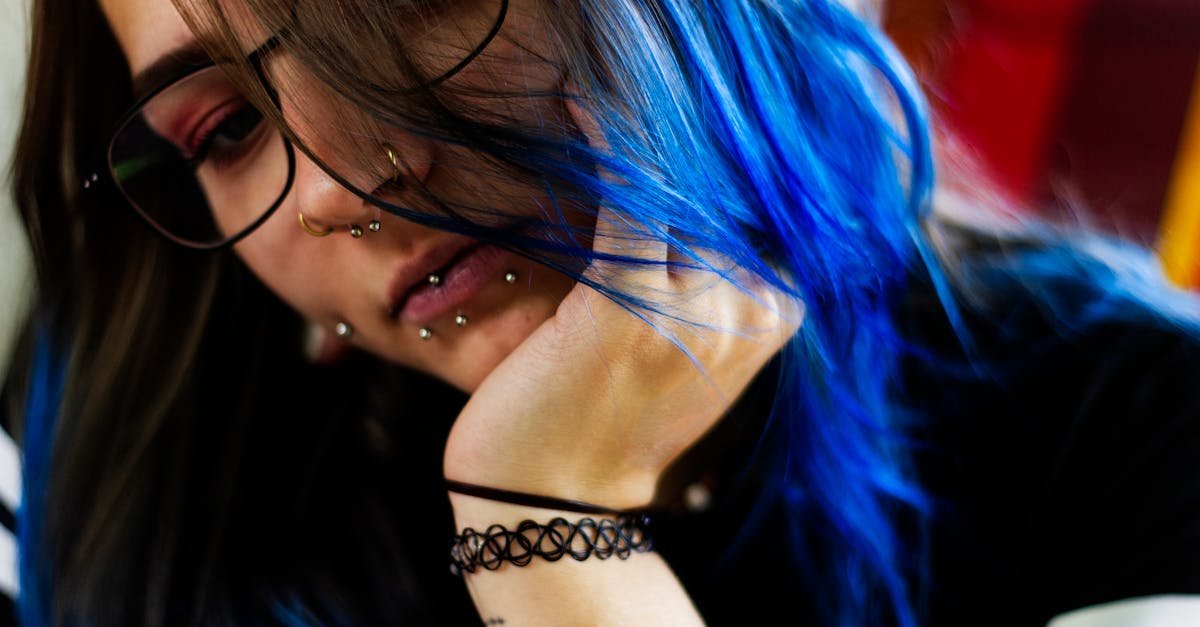 Rook piercing na topie: najgorętsze trendy, biżuteria i sprawdzone porady pielęgnacyjne